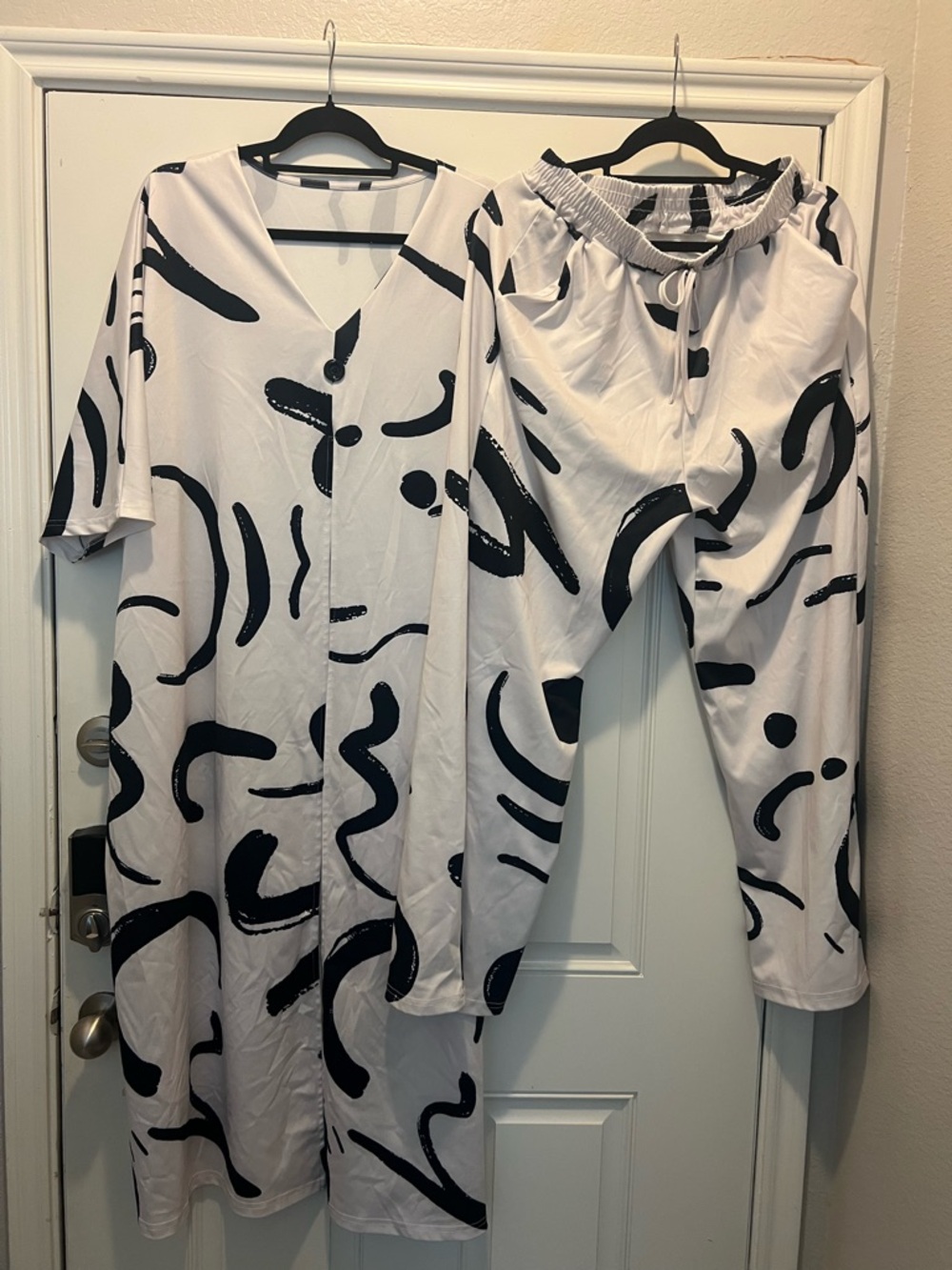 Black and White Abstract Print Set